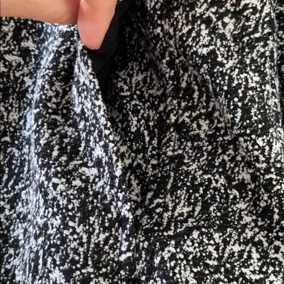 Banana Republic Black and White Skirt - Picture 4 of 5